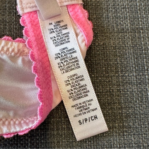 SKIMS STRETCH SATIN LACE TRIANGLE BRALETTE 
CHERRY BLOSSOM, S - Picture 5 of 6